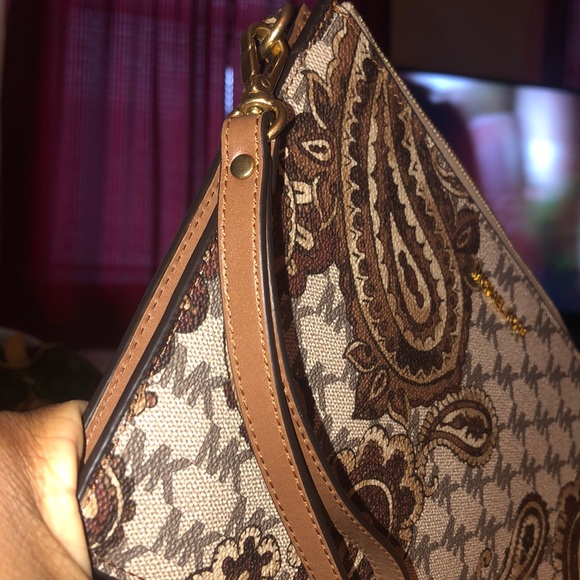SOLD Michael Kors wristlet - like new - Picture 2 of 6